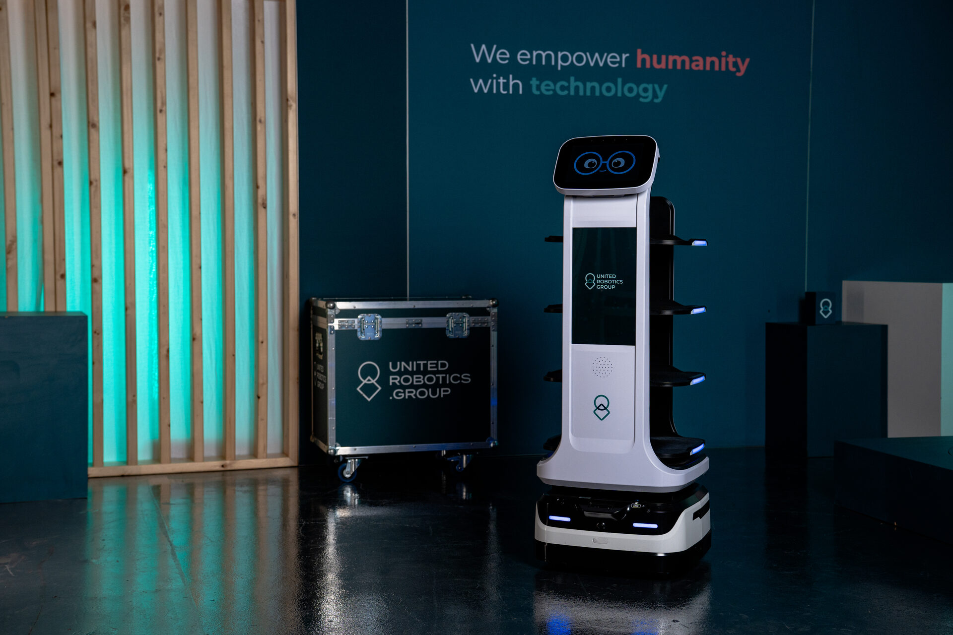 uLog delivery robot in corridor