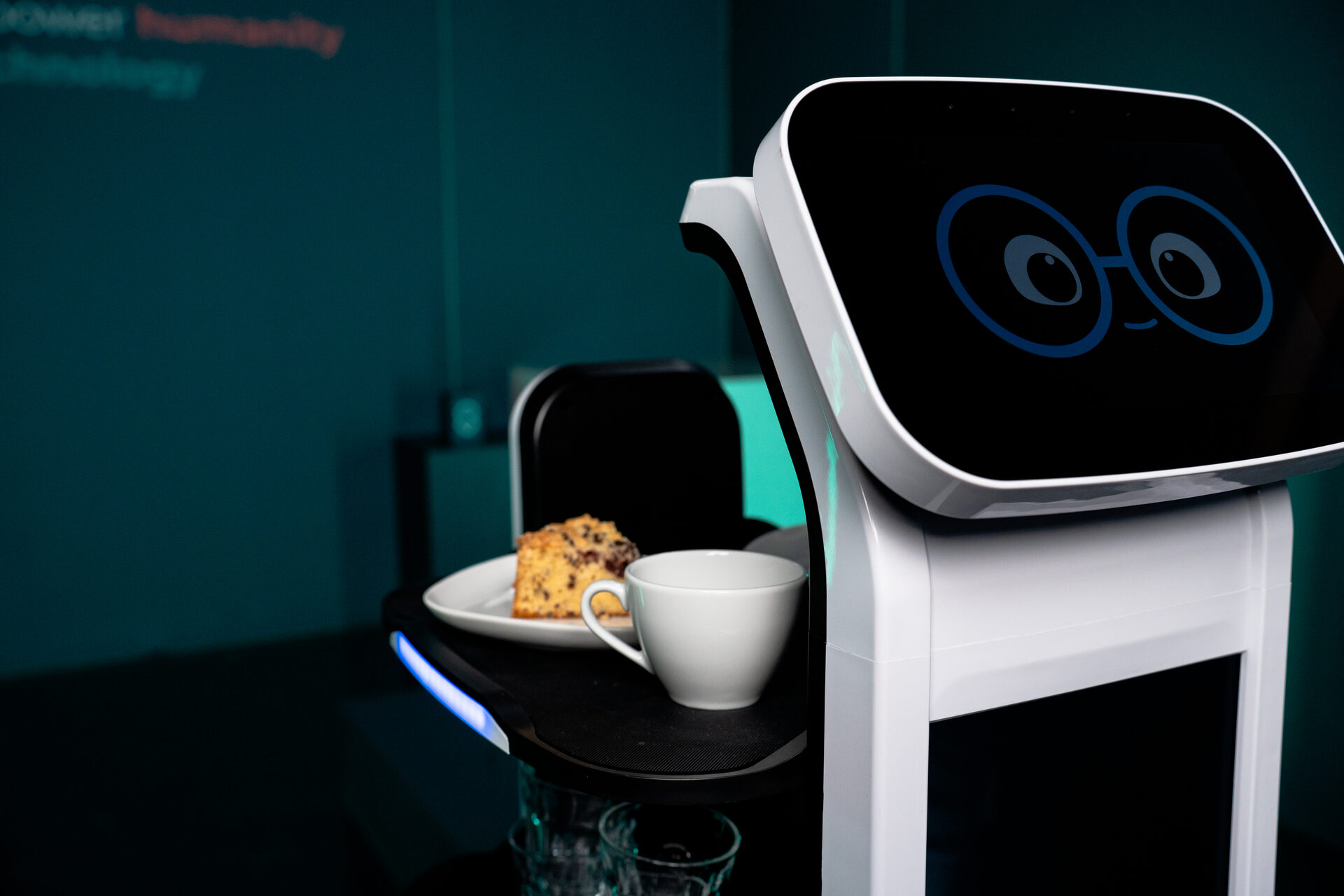 uServe service and delivery robot